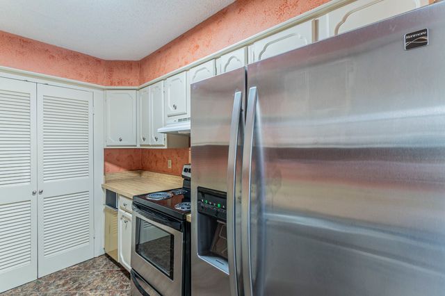 408 Hollyhill Lane, Denton, TX 76205