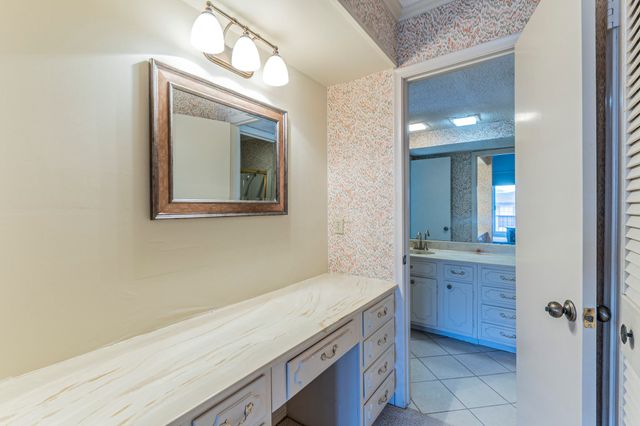 408 Hollyhill Lane, Denton, TX 76205