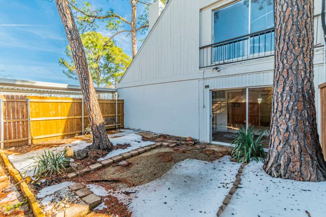 408 Hollyhill Lane, Denton, TX 76205