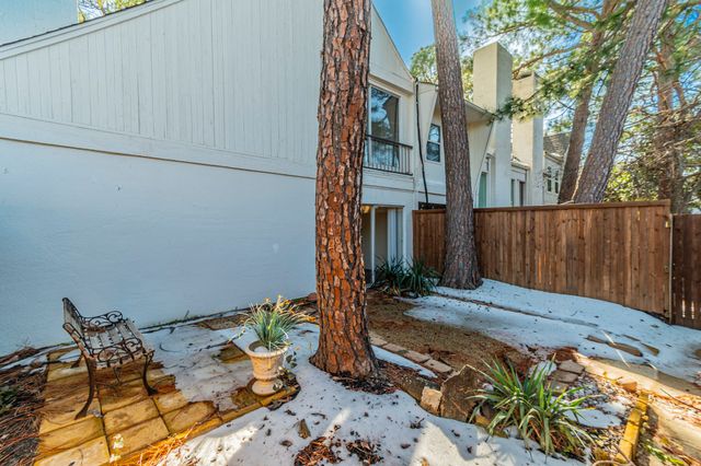 408 Hollyhill Lane, Denton, TX 76205