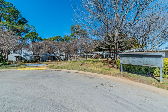 408 Hollyhill Lane, Denton, TX 76205