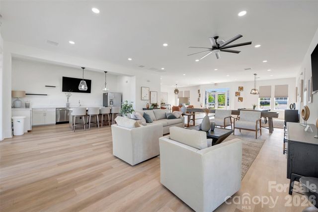 8886 Visgrove Drive, Sherrills Ford, NC 28673