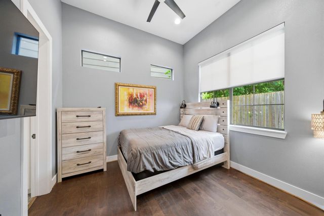 4306 Center Street, Houston, TX 77007