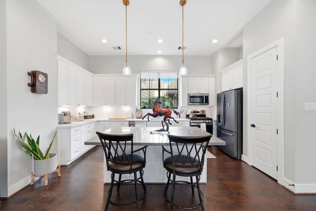 4306 Center Street, Houston, TX 77007