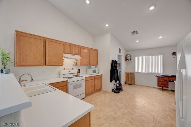 2106 Maui Surf Avenue, North Las Vegas, NV 89031