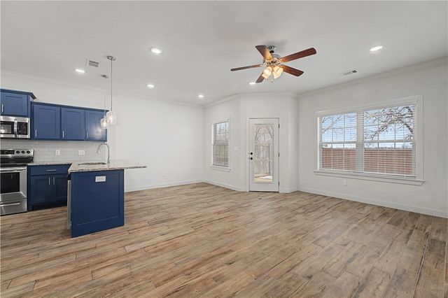 3215 Hillstone Avenue, Bentonville, AR 72713