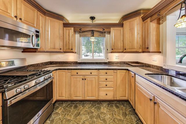 7339 S Park Avenue, Burr Ridge, IL 60527