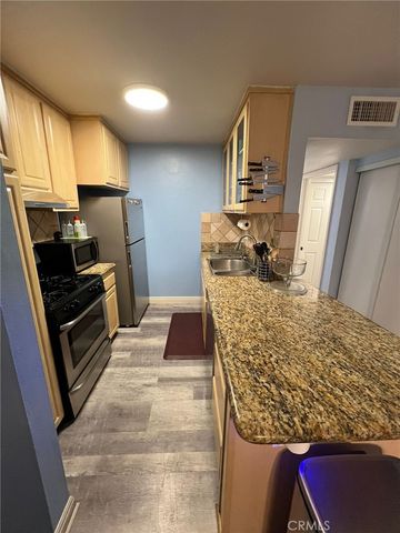 18620 Hatteras Street 113, Tarzana, CA 91356