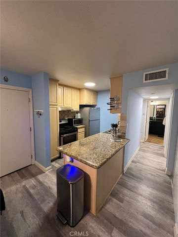 18620 Hatteras Street 113, Tarzana, CA 91356