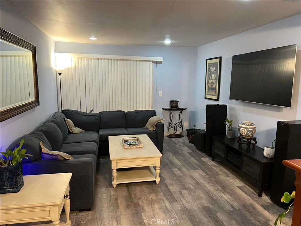 18620 Hatteras Street 113, Tarzana, CA 91356