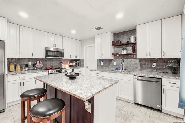 9202 Chinon, San Antonio, TX 78250
