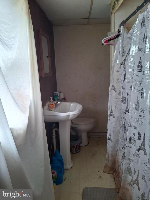 Image 13 of property listing at 905 MARYLAND AVE, Cumberland, MD 21502