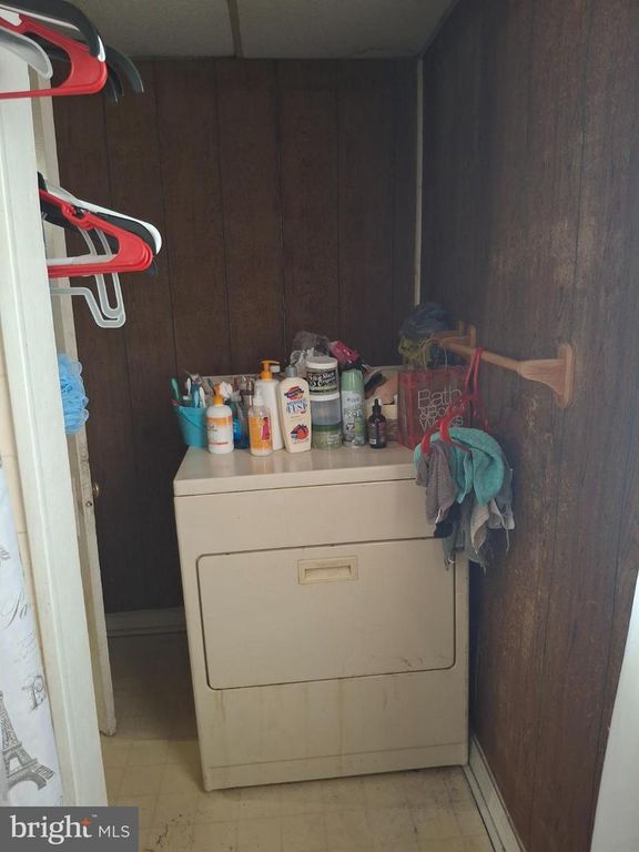 Image 14 of property listing at 905 MARYLAND AVE, Cumberland, MD 21502