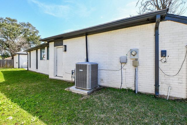7722 Moondance Lane, Houston, TX 77071