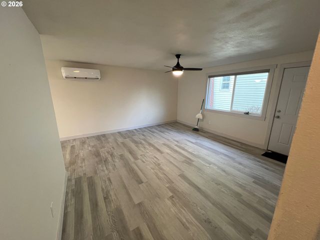 7322 N ALBINA Ave, Portland, OR 97217