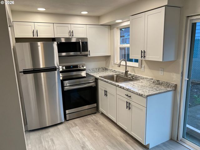 7322 N ALBINA Ave, Portland, OR 97217