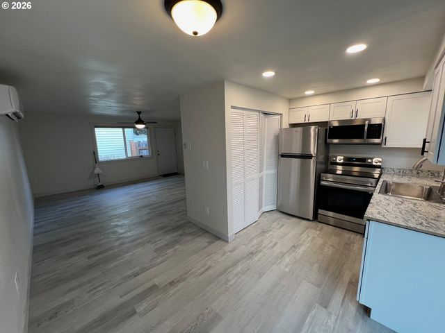 7322 N ALBINA Ave, Portland, OR 97217
