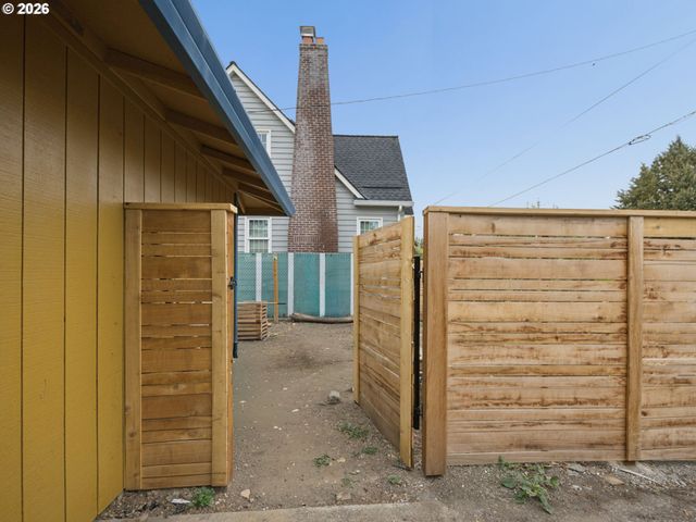 7322 N ALBINA Ave, Portland, OR 97217