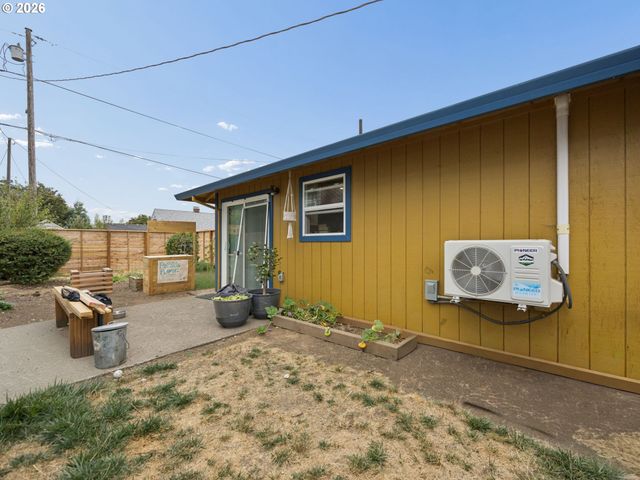 7322 N ALBINA Ave, Portland, OR 97217
