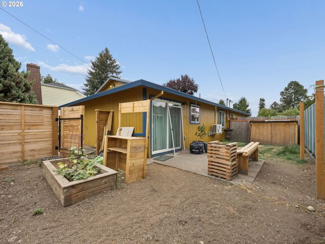 7322 N ALBINA Ave, Portland, OR 97217