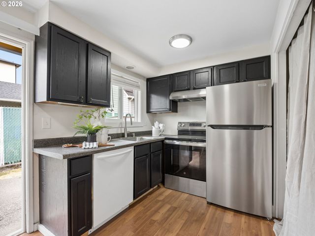 7322 N ALBINA Ave, Portland, OR 97217