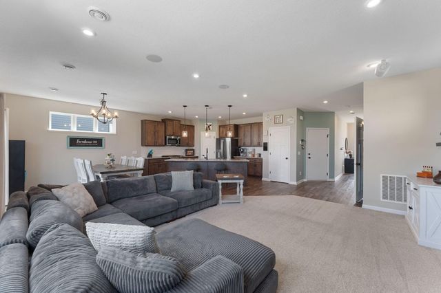 1847 Ivy Street, Shakopee, MN 55379