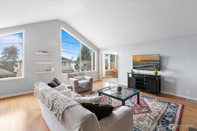 16917 SE 38th Place, Bellevue, WA 98008