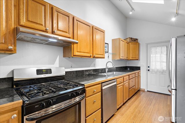 16917 SE 38th Place, Bellevue, WA 98008