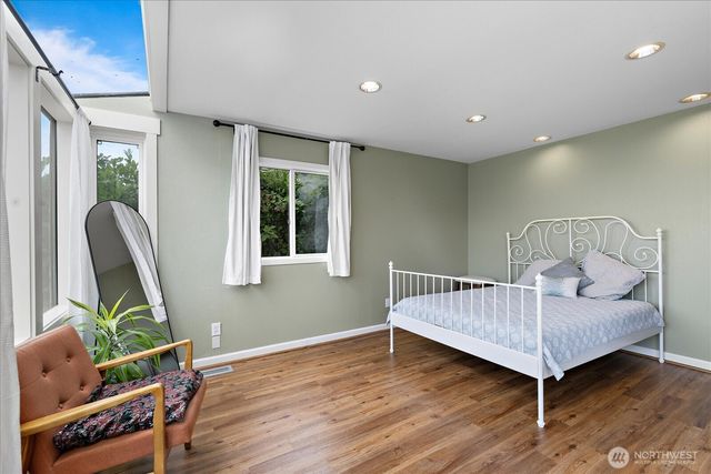16917 SE 38th Place, Bellevue, WA 98008