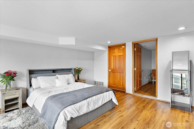 16917 SE 38th Place, Bellevue, WA 98008