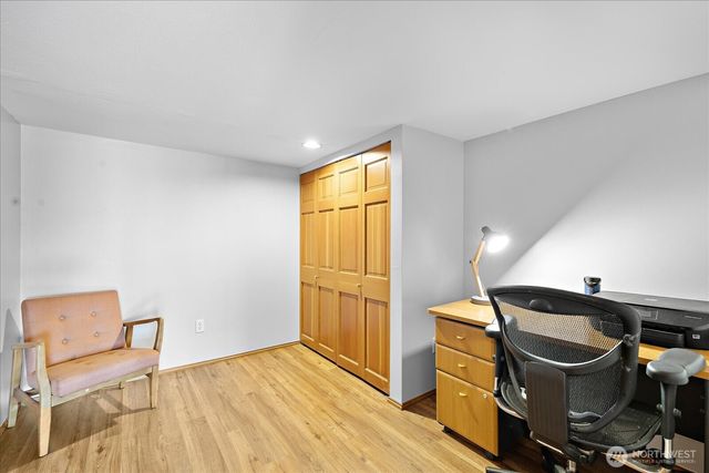16917 SE 38th Place, Bellevue, WA 98008