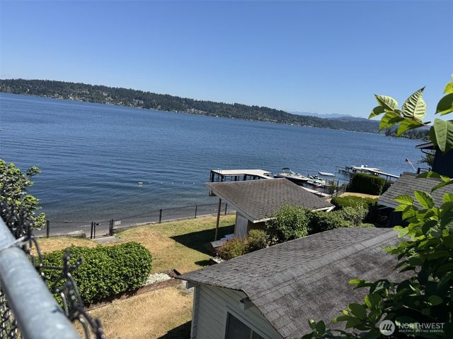 16917 SE 38th Place, Bellevue, WA 98008