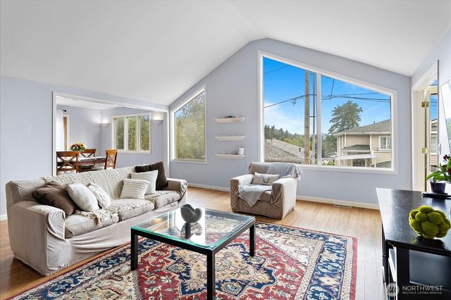 16917 SE 38th Place, Bellevue, WA 98008