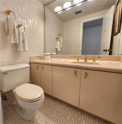 1980 S Ocean Dr PHE, Hallandale Beach, FL 33009