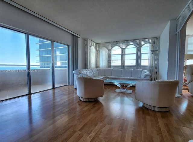 1980 S Ocean Dr PHE, Hallandale Beach, FL 33009