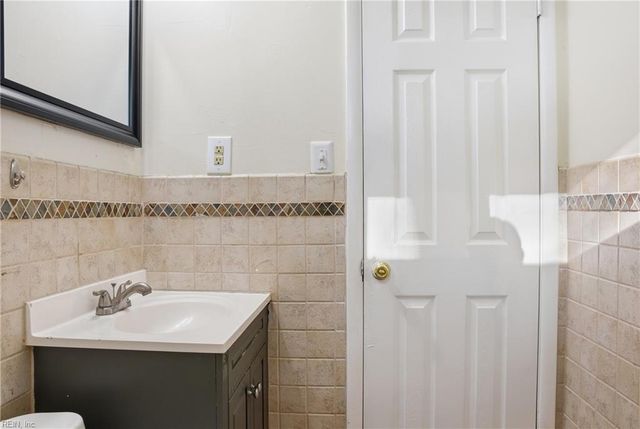 1206 Cleona DR, Chesapeake, VA 23324