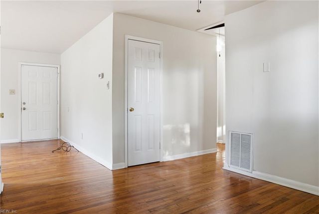 1206 Cleona DR, Chesapeake, VA 23324