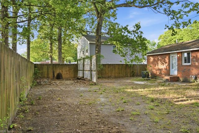 1206 Cleona DR, Chesapeake, VA 23324