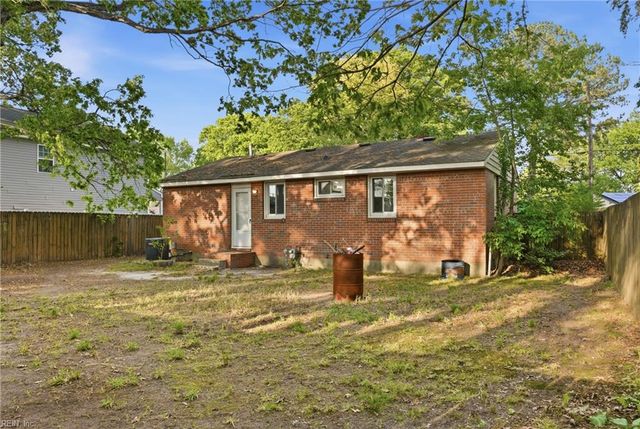 1206 Cleona DR, Chesapeake, VA 23324