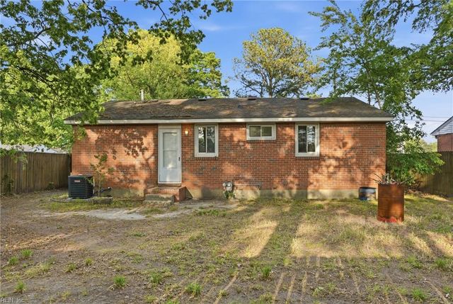 1206 Cleona DR, Chesapeake, VA 23324