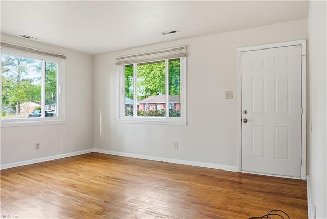 1206 Cleona DR, Chesapeake, VA 23324