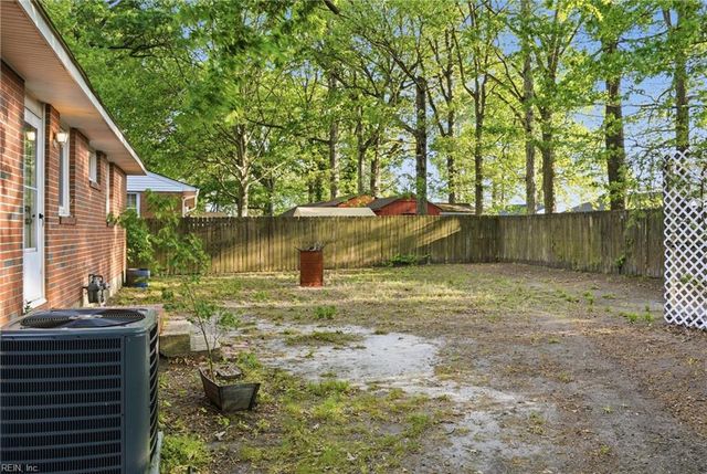 1206 Cleona DR, Chesapeake, VA 23324