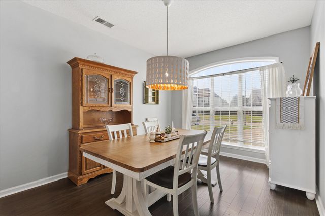5048 SAWYER LAKE DR, Bartlett, TN 38002