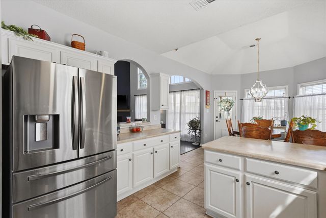 5048 SAWYER LAKE DR, Bartlett, TN 38002