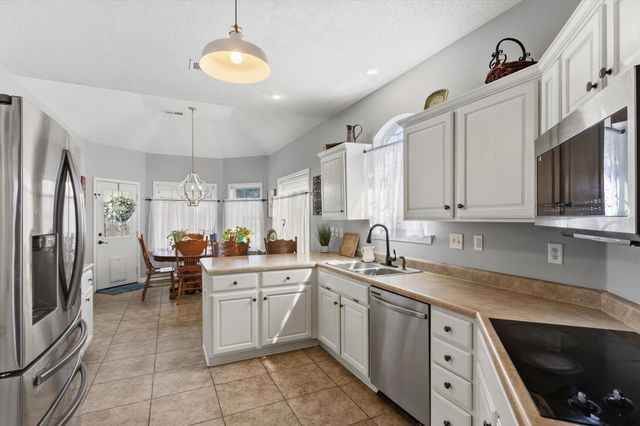 5048 SAWYER LAKE DR, Bartlett, TN 38002