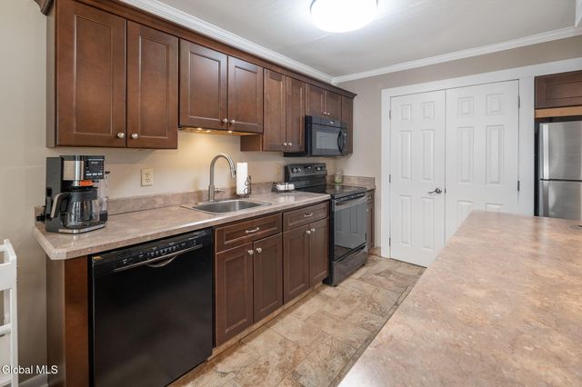 1701 Cambridge Manor Drive, Scotia, NY 12302