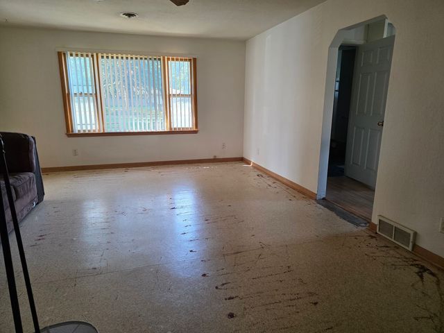 1509 Highview Drive, Des Moines, IA 50315