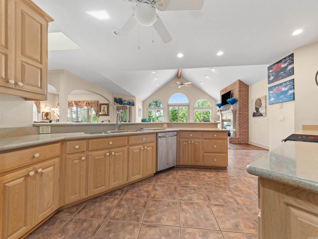 15 Lago Drive, Hot Springs Village, AR 71909