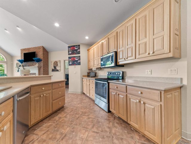 15 Lago Drive, Hot Springs Village, AR 71909