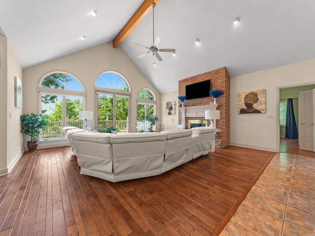 15 Lago Drive, Hot Springs Village, AR 71909